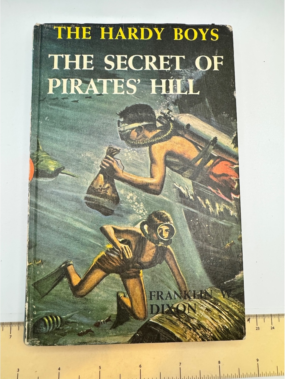 The Hardy Boys: The Secret of Pirates' Hill by Franklin W. Dixon - Vintage 1956